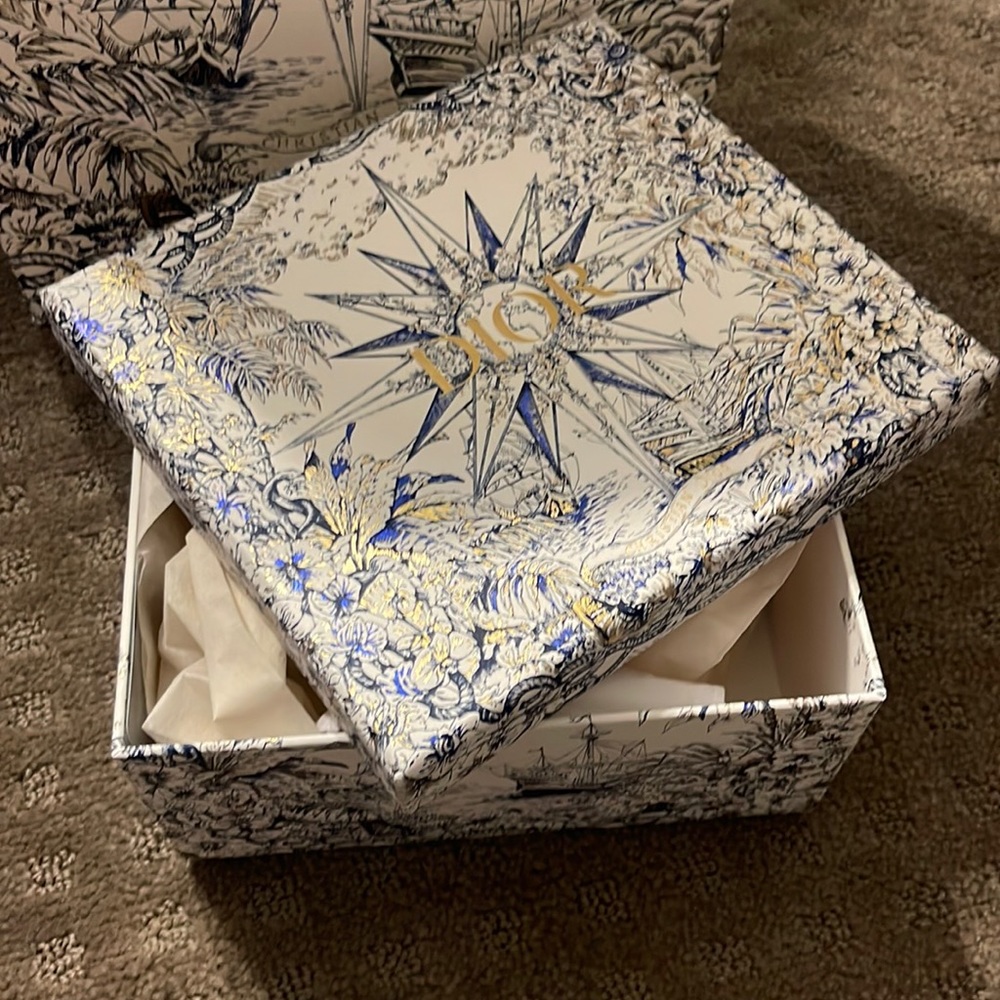 Dior box